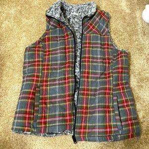Maurices plaid vest. Size L.